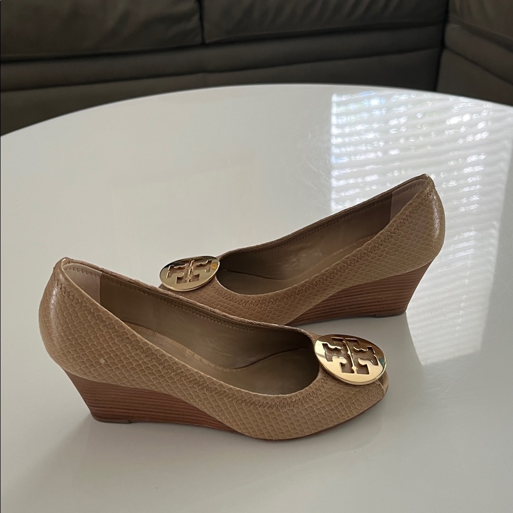 Tory Burch Tan Wedges - Picture 4 of 6